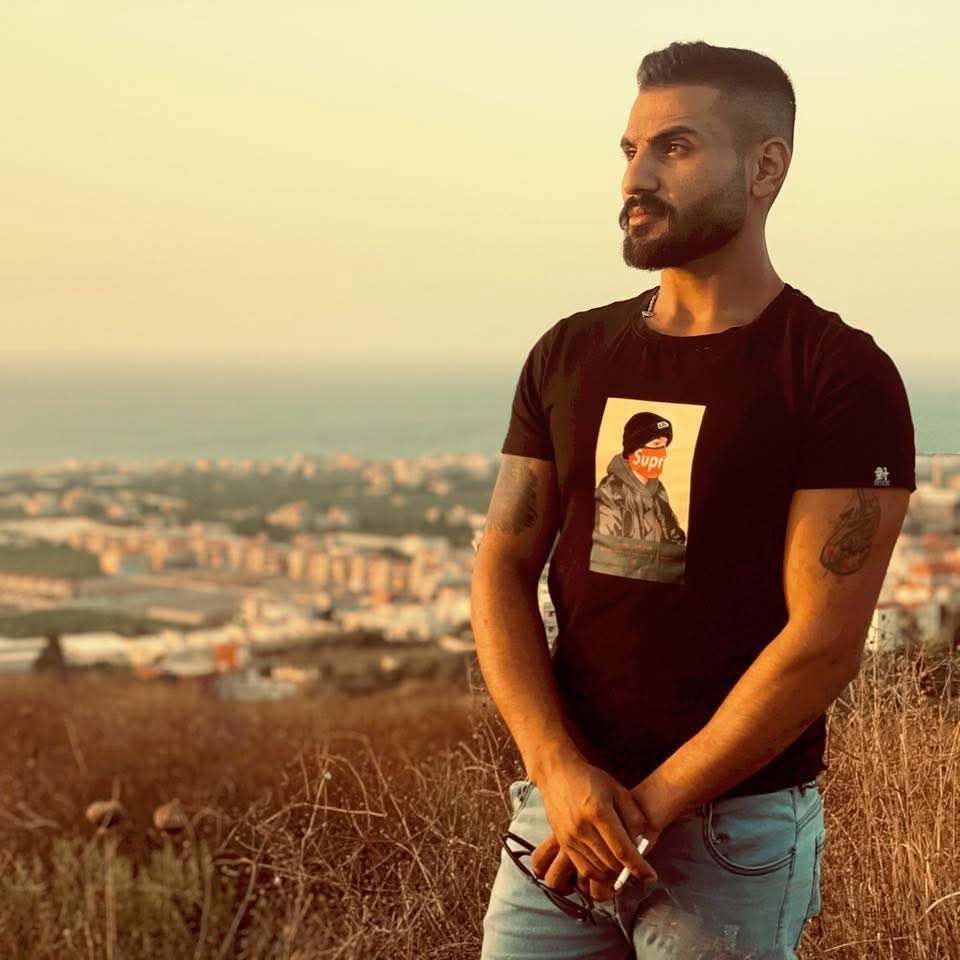 ابن بلدة الصرفند المأسوف على شبابه حسين خليفة في ذمة الله جراء تعرضه لحادث سير في بلاد الإغتراب 
