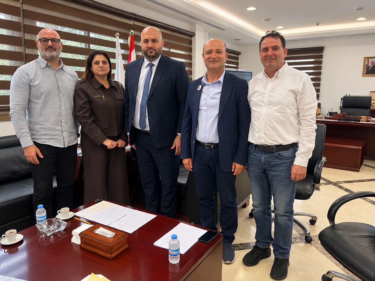 زيارة وفد من مستشفى النجدة الشعبية في النبطية الى معالي وزير الصحة العامة الدكتور ركان ناصر الدين