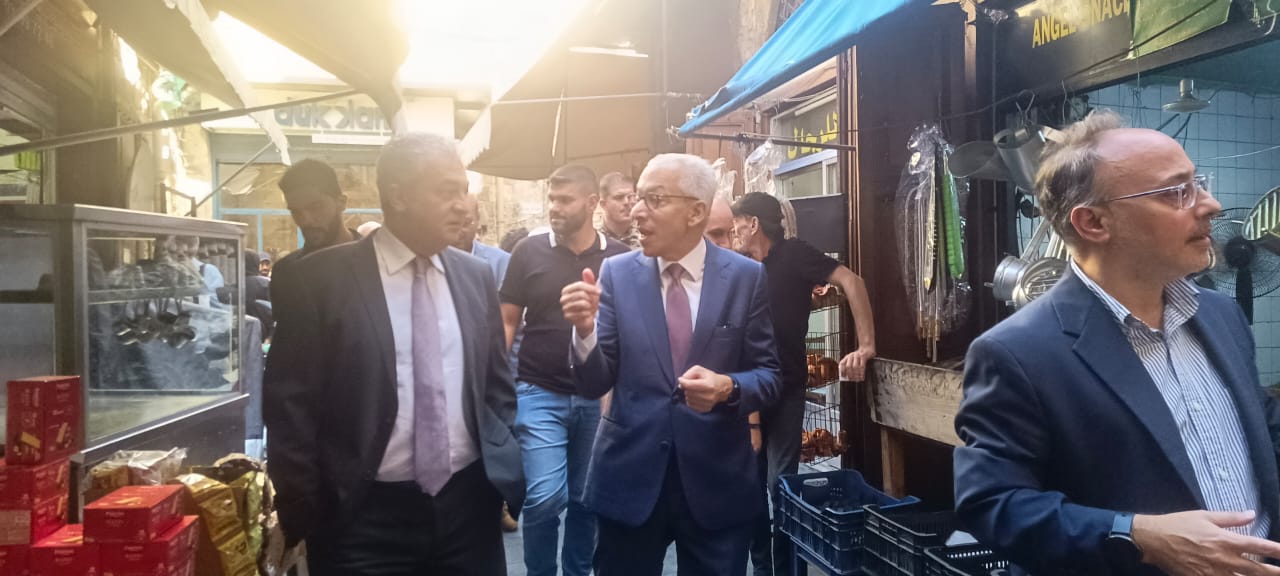 البساط جال في أحياء صيدا القديمة وعقد اجتماعاً  مع ممثلي الهيئات الثقافية والسياحية والتقى رواد الأعمال في غرفة صيدا: هدفنا تطوير صيدا القديمة لتصبح رافعة اقتصادية تجارية سياحية