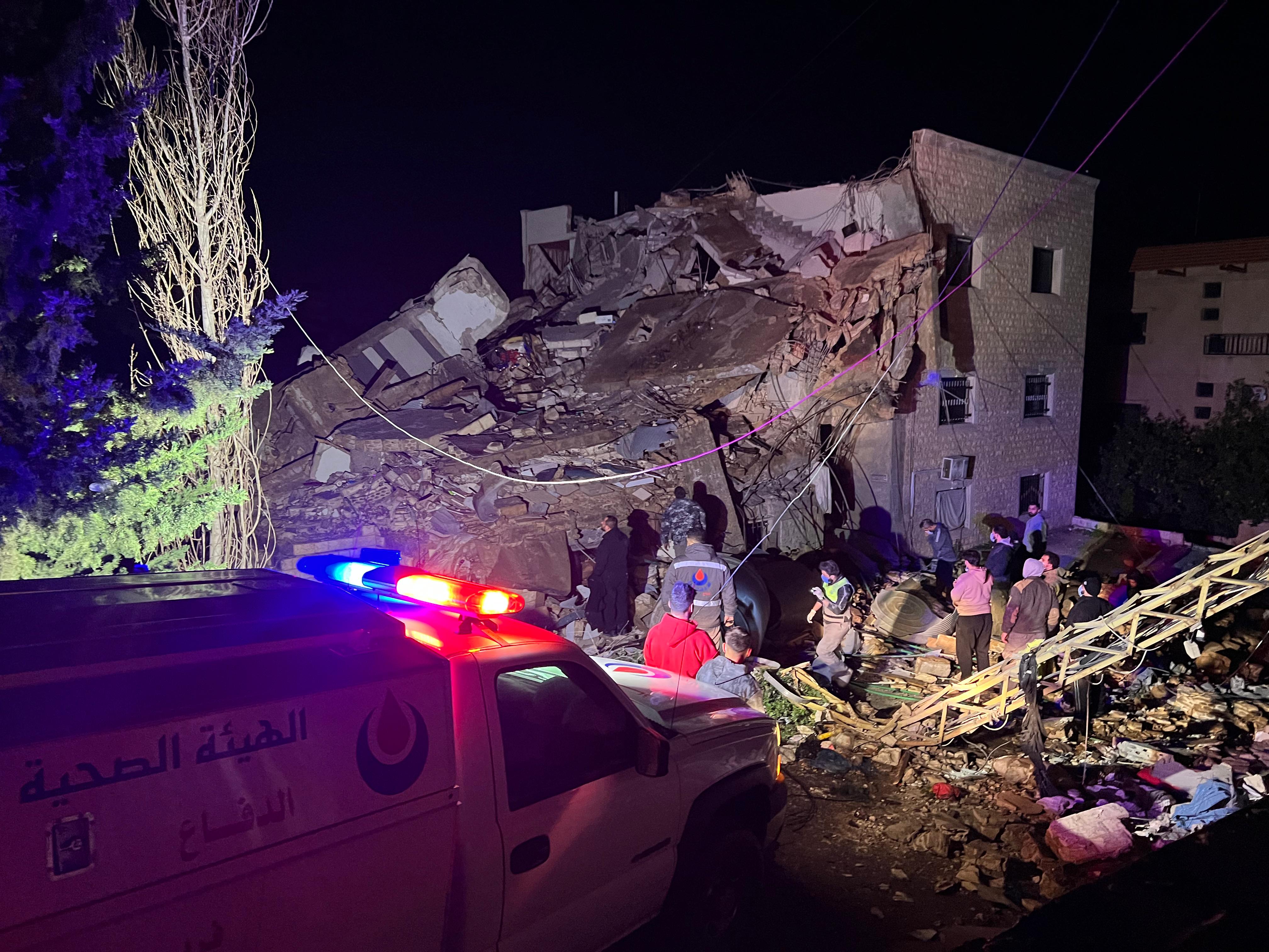 غارة على بلدة السكسكية استهدفت مكتب موقع السكسكية الإلكتروني