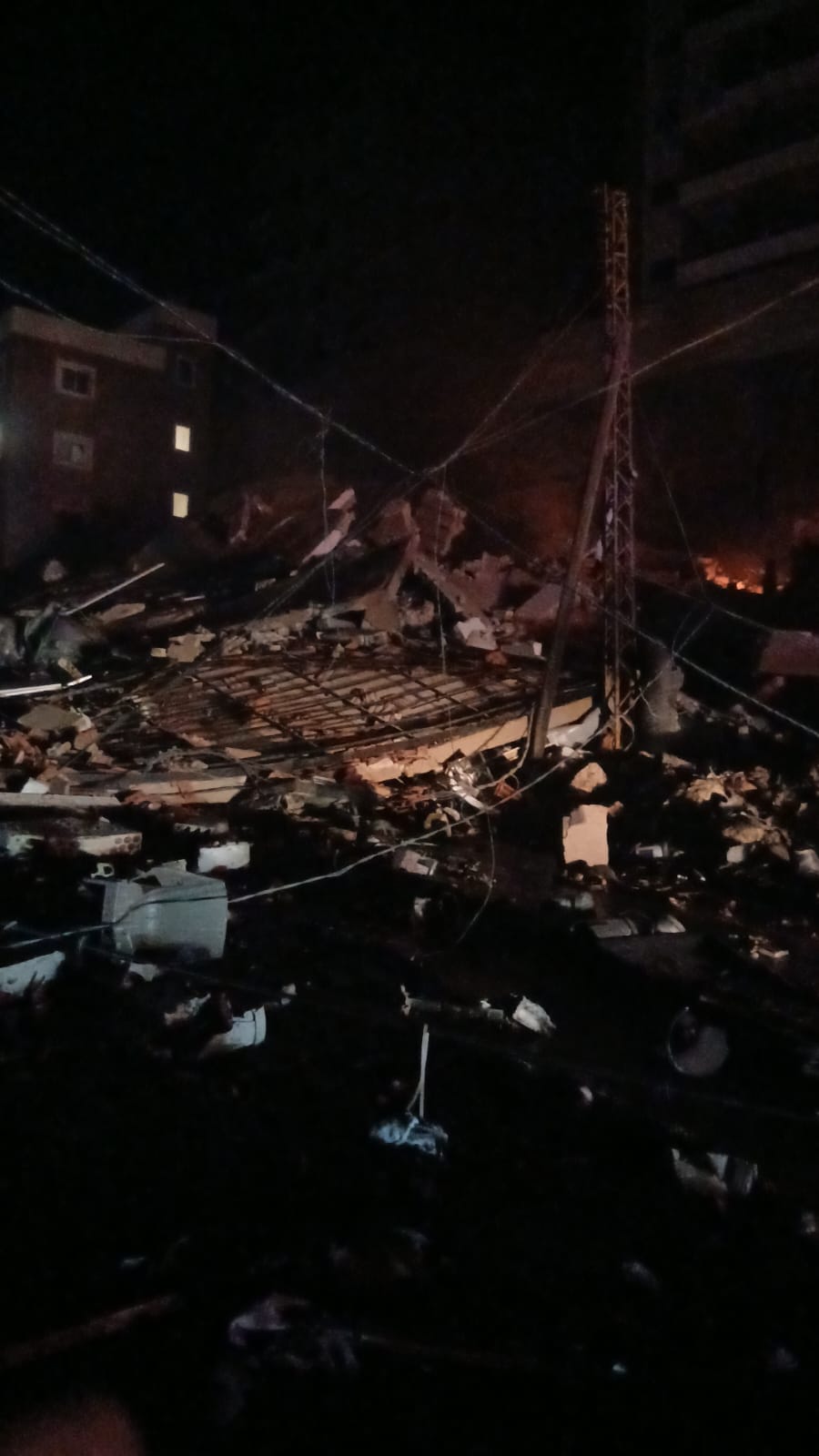 غارة على بلدة تول خلف جامع البشير